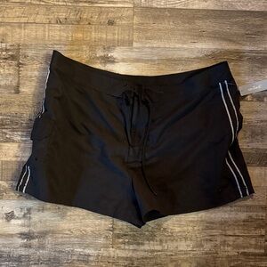 NWT St. John's Bay Black Swim Trunks with White Stripes / DG55